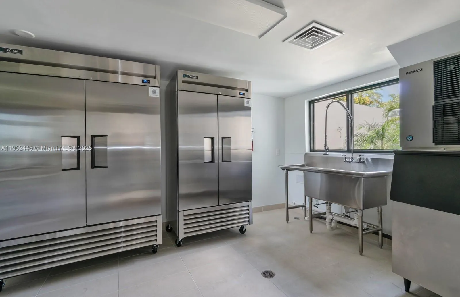 1000 W Island Blvd, #1612