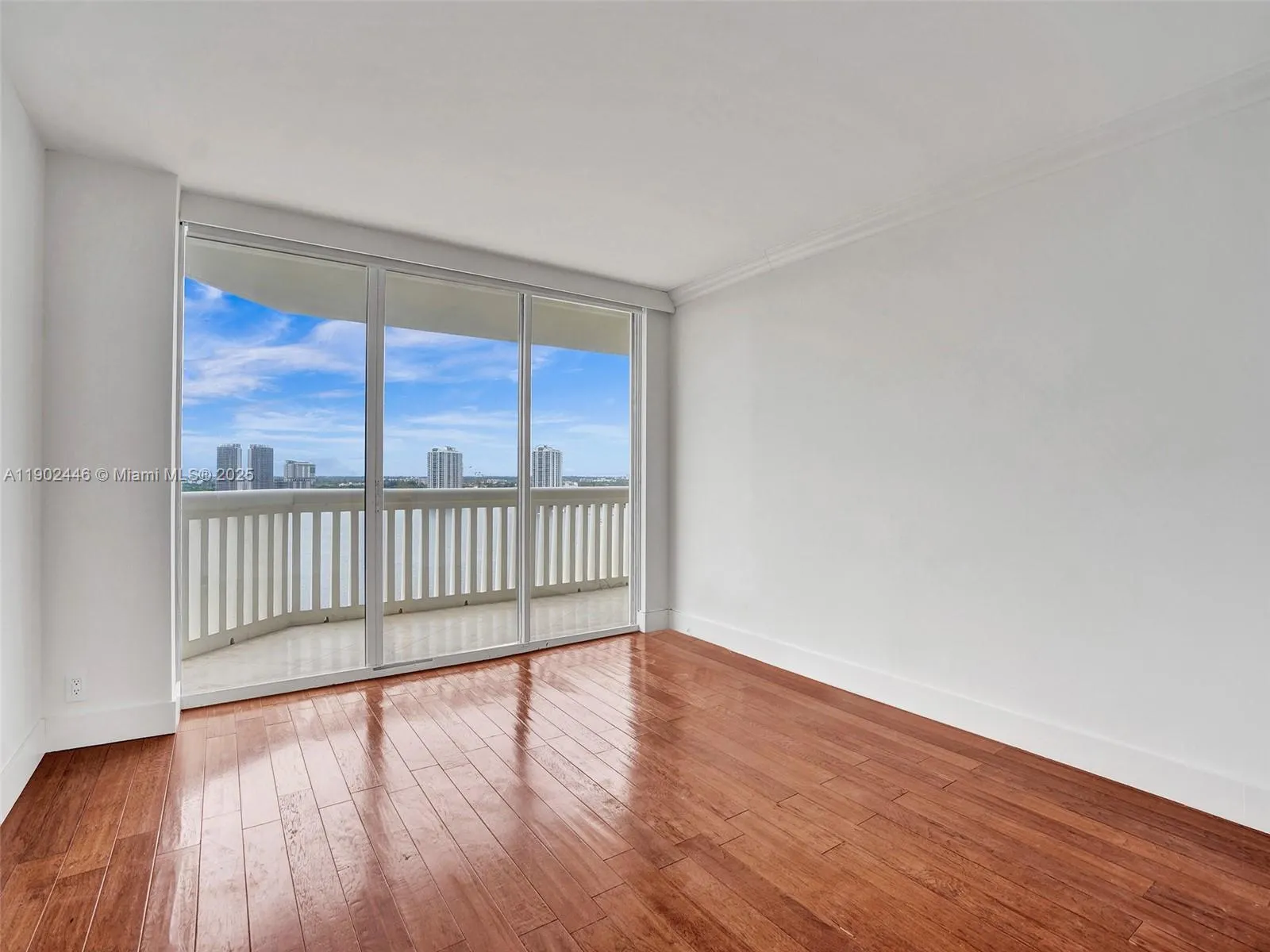 1000 W Island Blvd, #1612