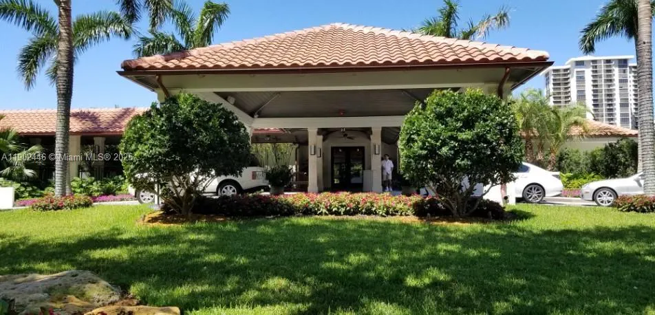 1000 W Island Blvd, #1612