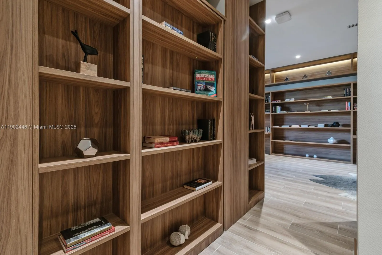 1000 W Island Blvd, #1612