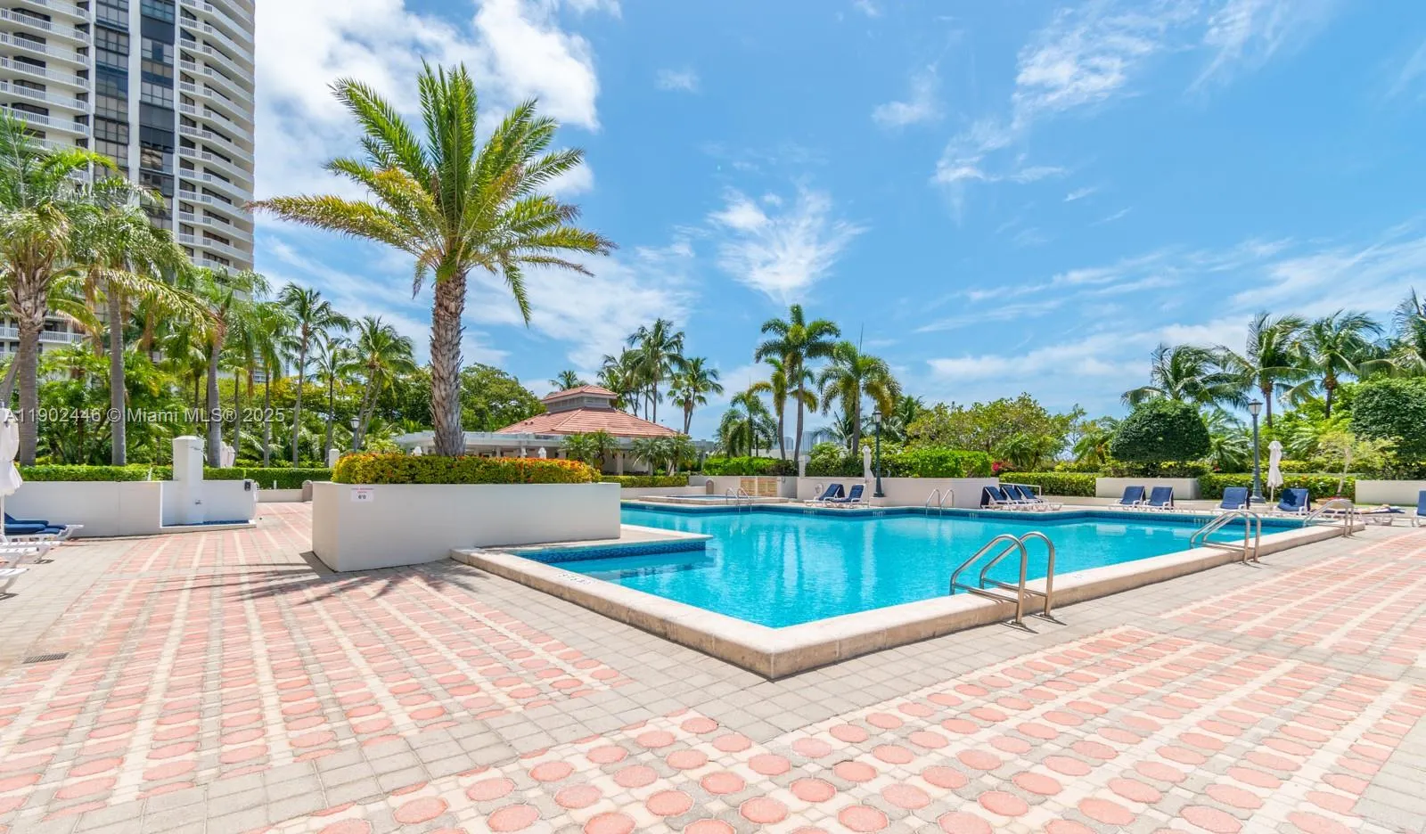 1000 W Island Blvd, #1612