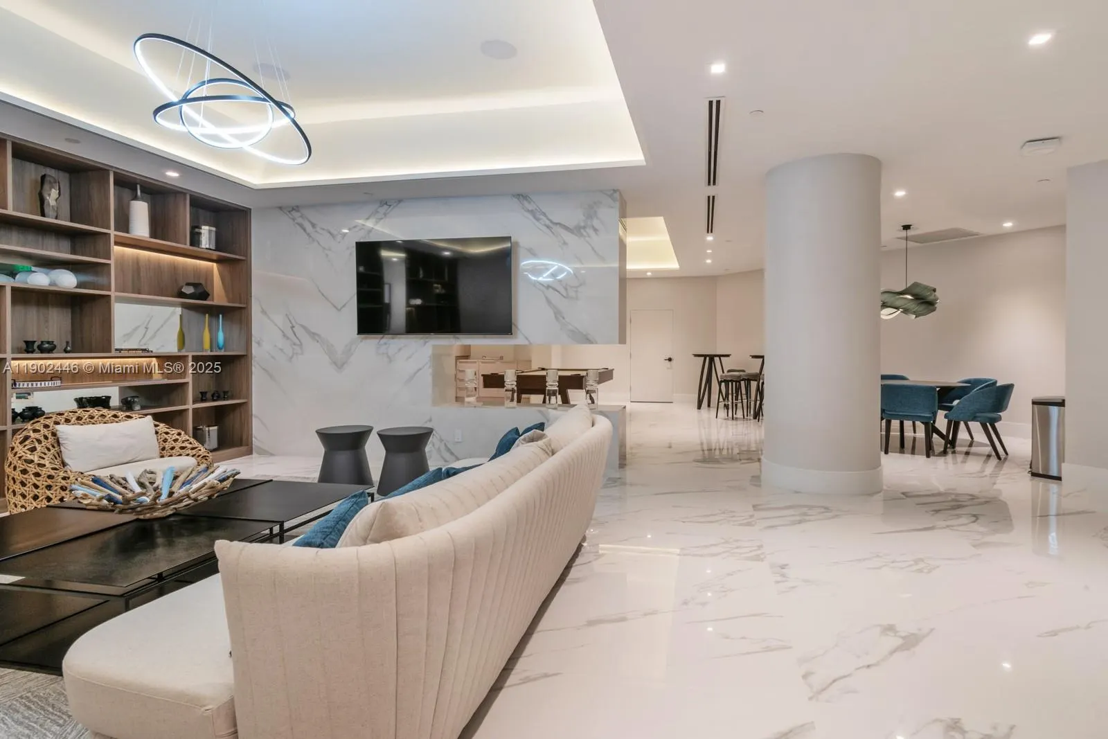 1000 W Island Blvd, #1612