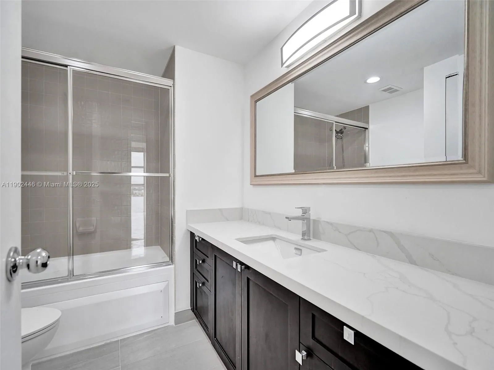 1000 W Island Blvd, #1612