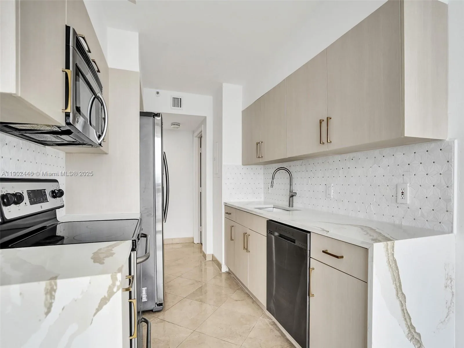 1000 W Island Blvd, #1612