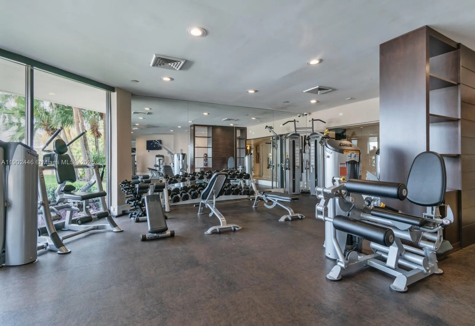 1000 W Island Blvd, #1612