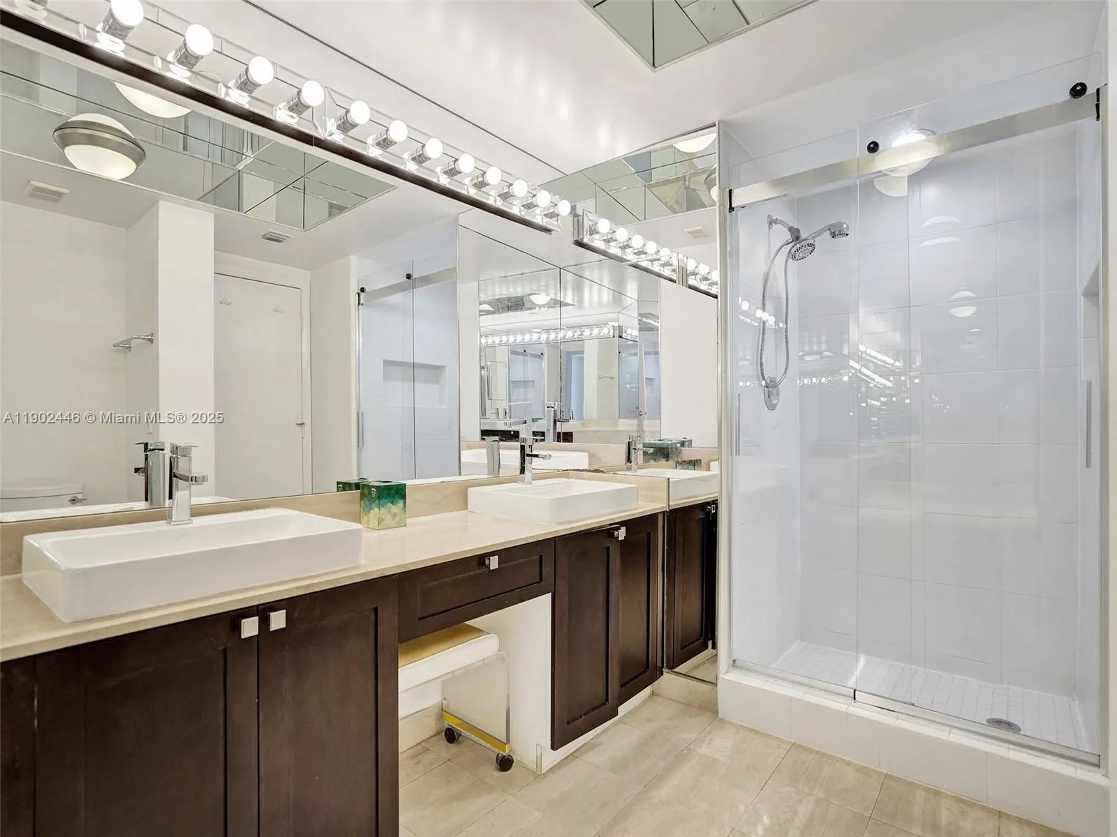 1000 W Island Blvd, #1612