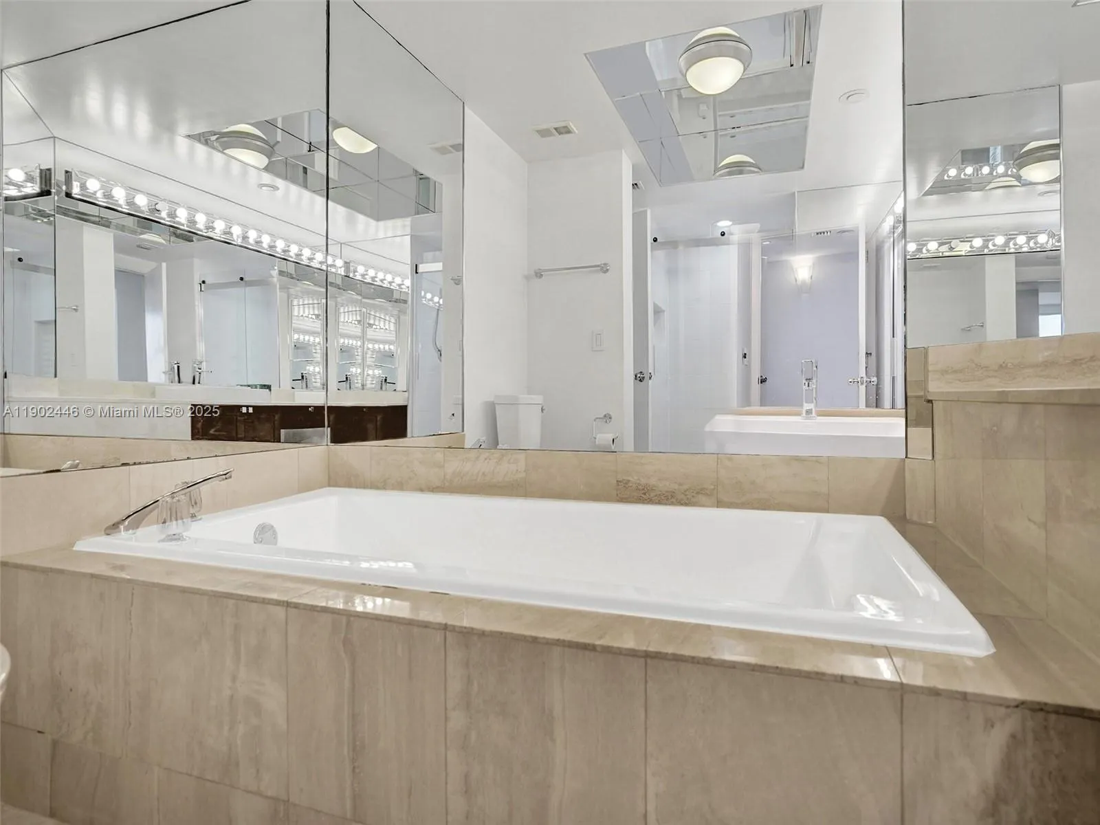 1000 W Island Blvd, #1612