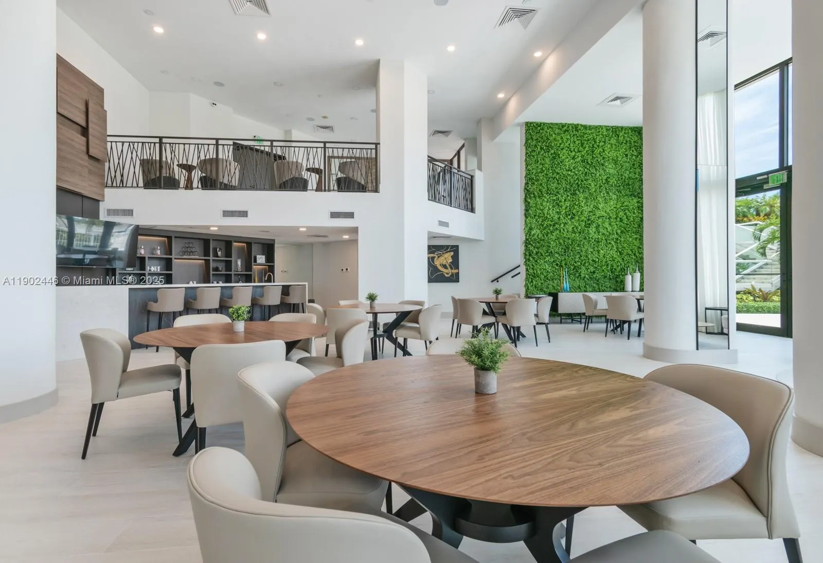 1000 W Island Blvd, #1612