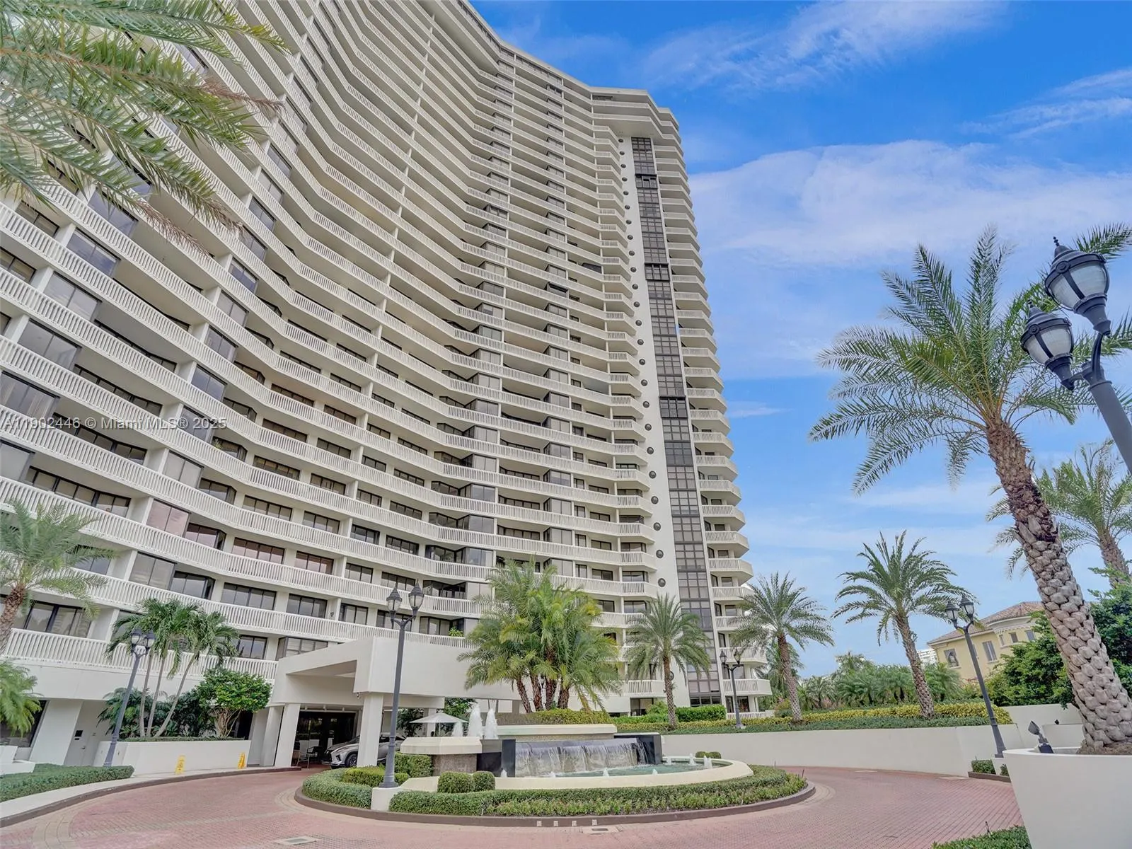 1000 W Island Blvd, #1612