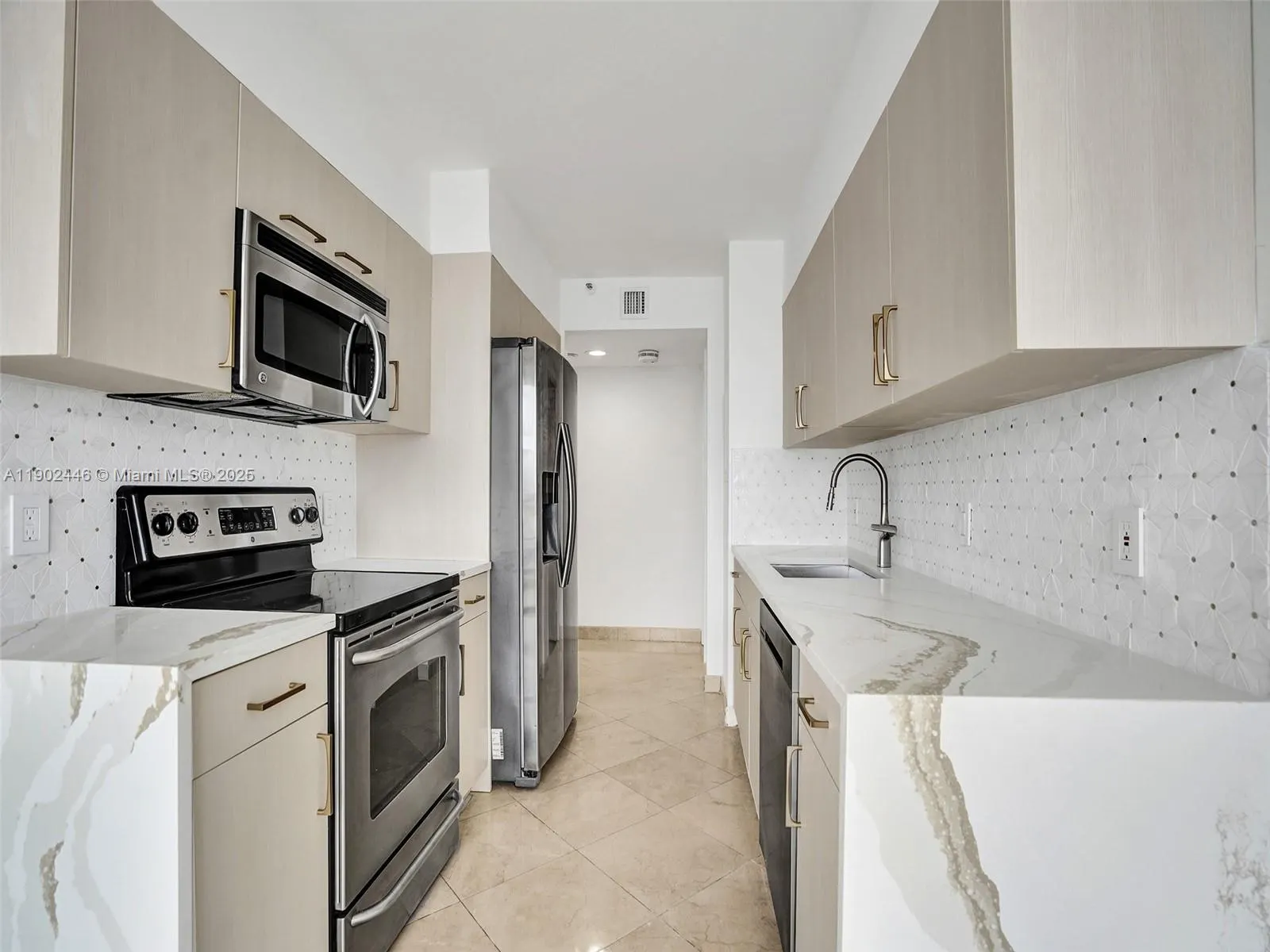 1000 W Island Blvd, #1612