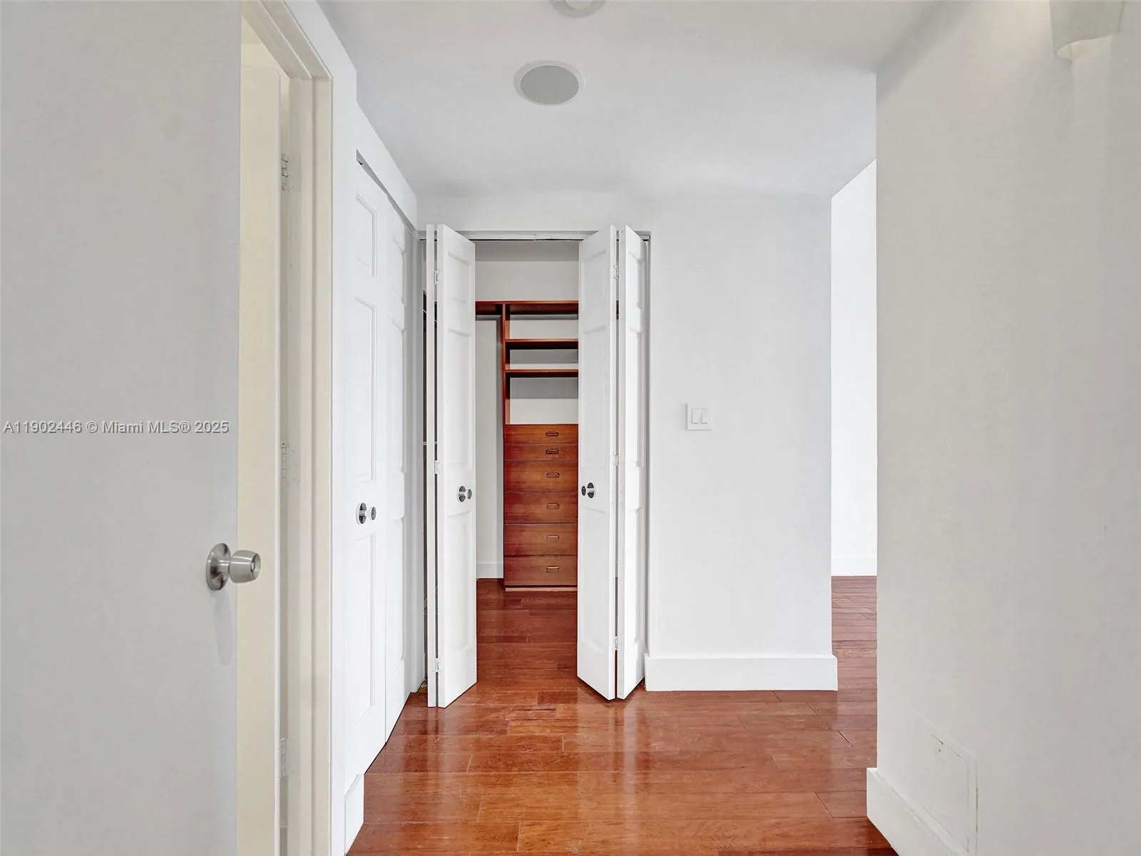 1000 W Island Blvd, #1612