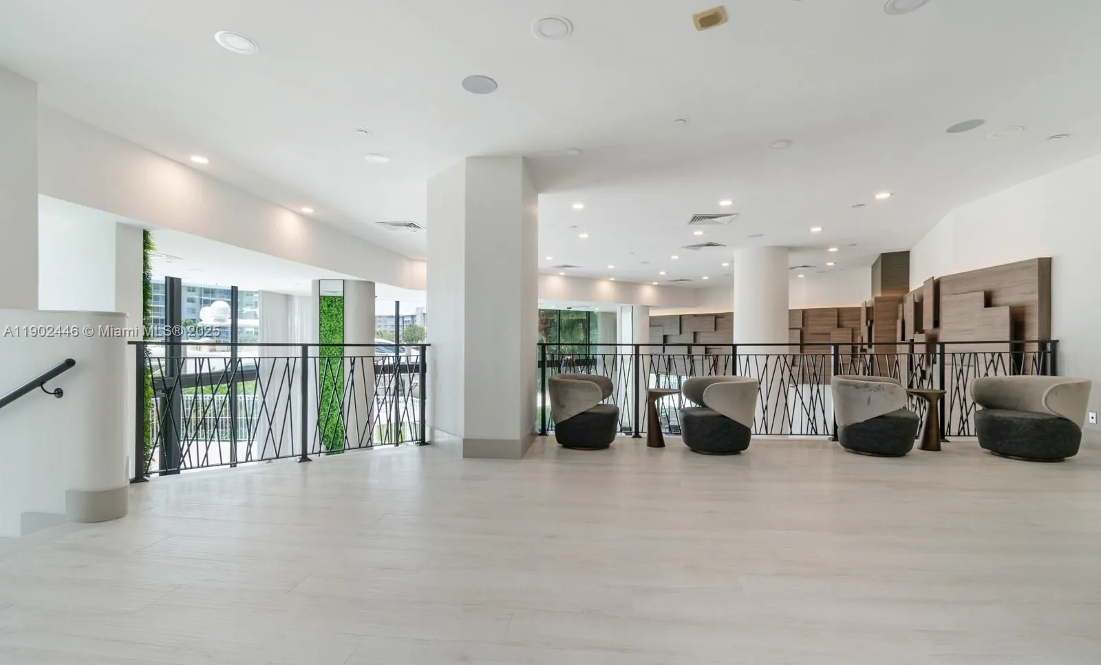 1000 W Island Blvd, #1612