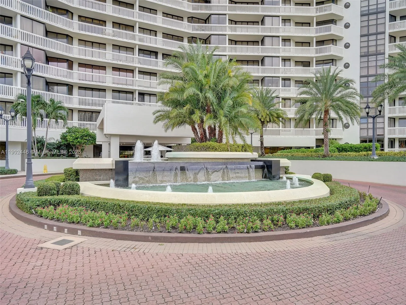 1000 W Island Blvd, #1612