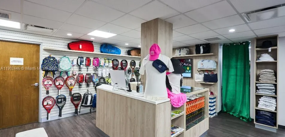 1000 W Island Blvd, #1612