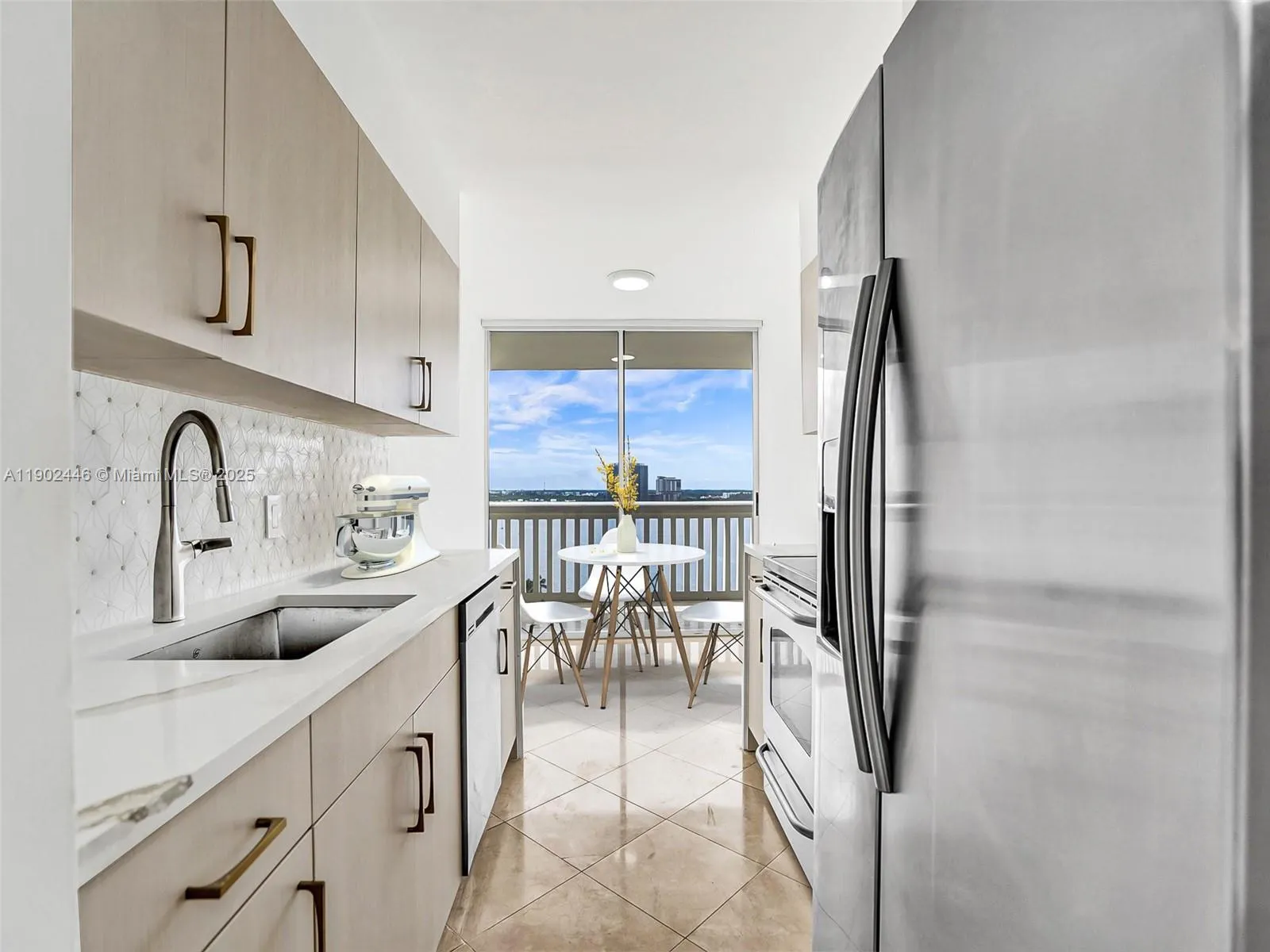 1000 W Island Blvd, #1612