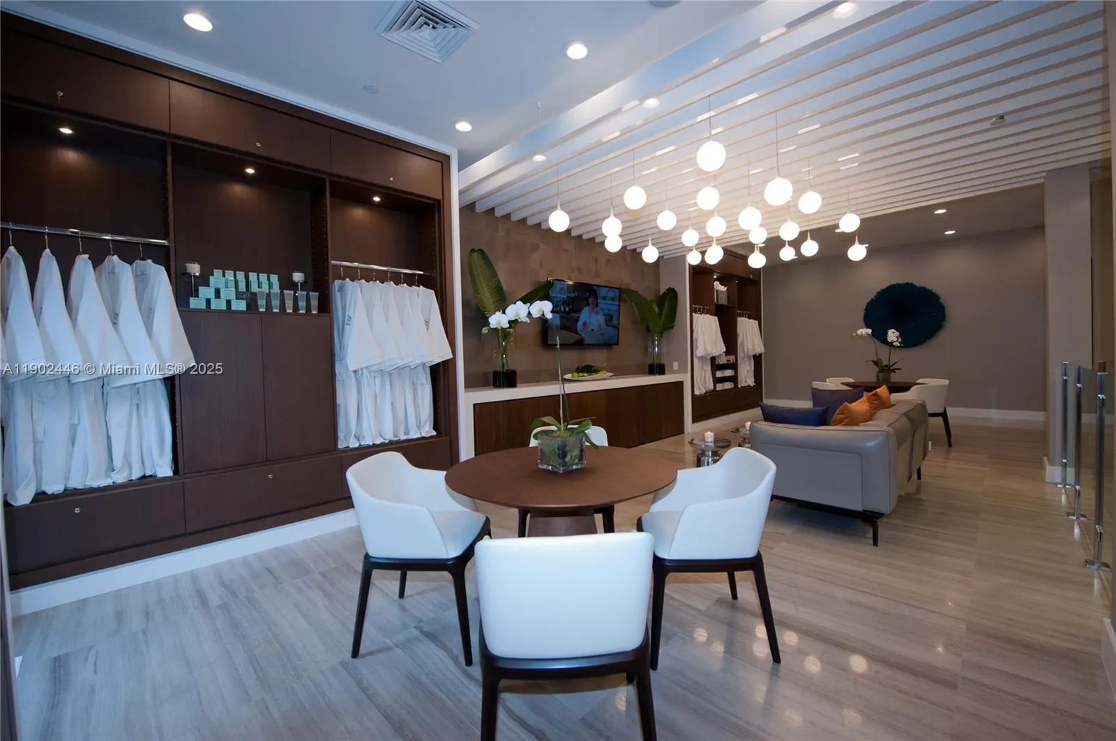 1000 W Island Blvd, #1612