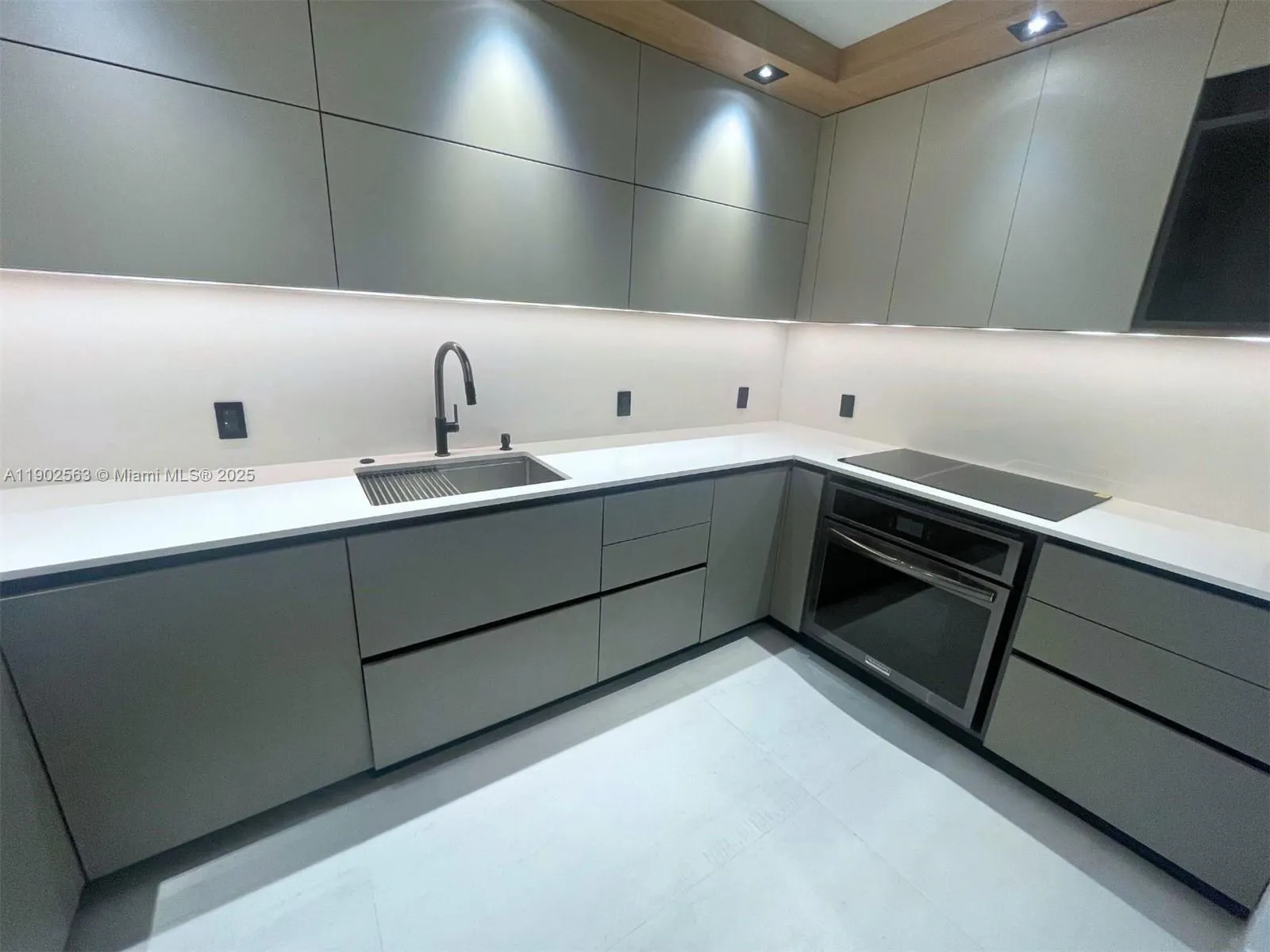 100 Bayview Dr, #1901