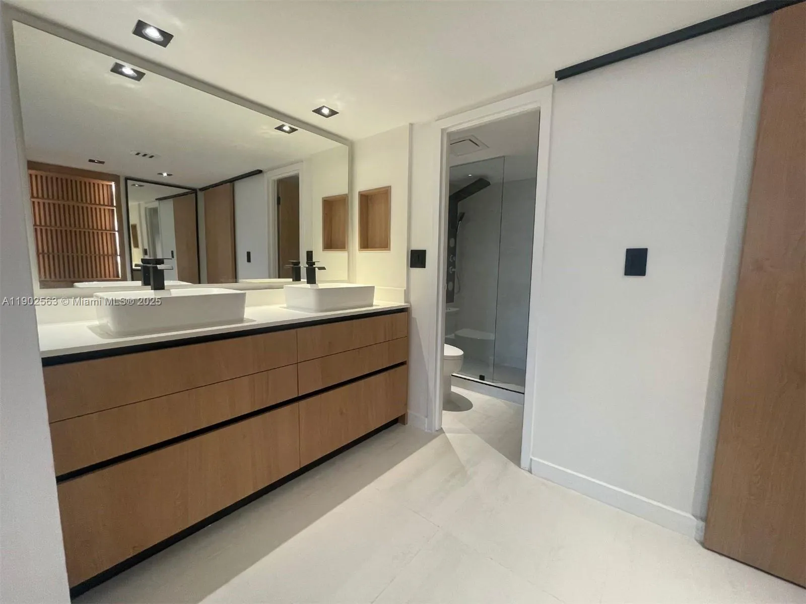 100 Bayview Dr, #1901