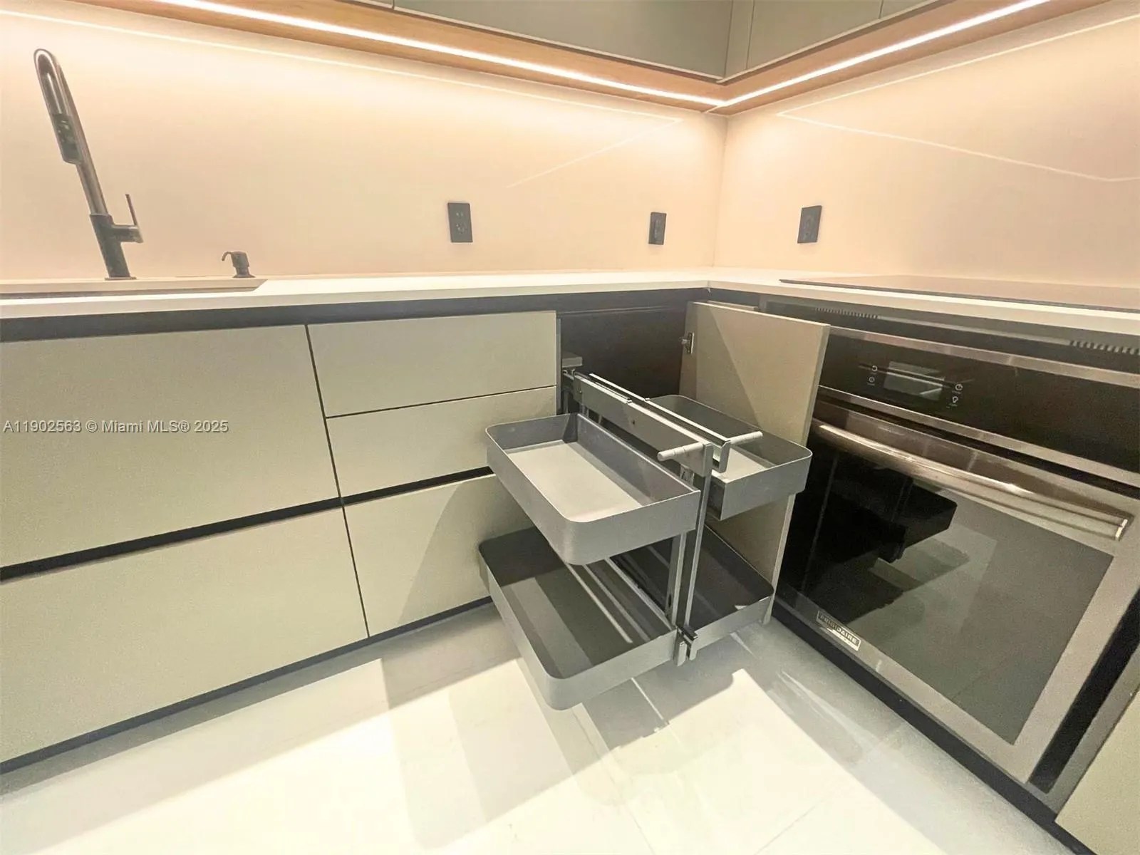 100 Bayview Dr, #1901