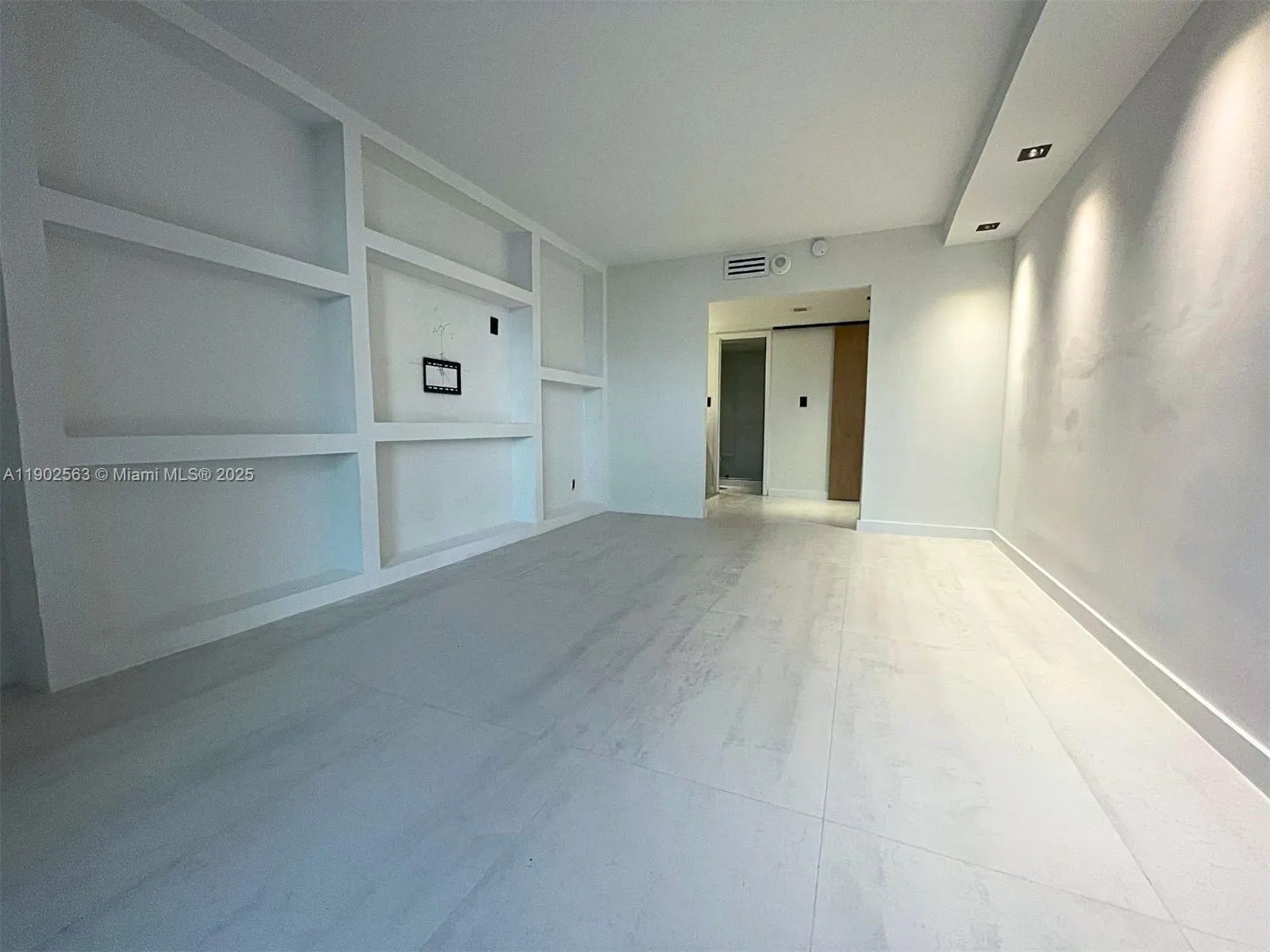 100 Bayview Dr, #1901