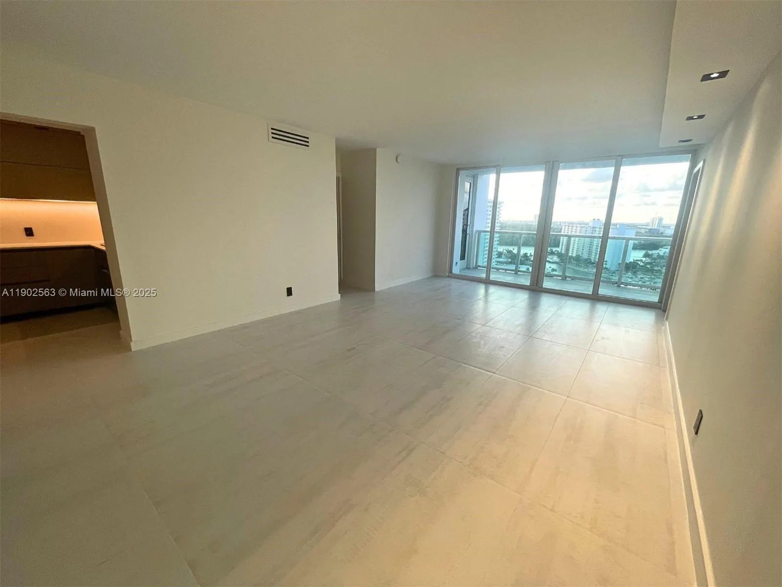 100 Bayview Dr, #1901