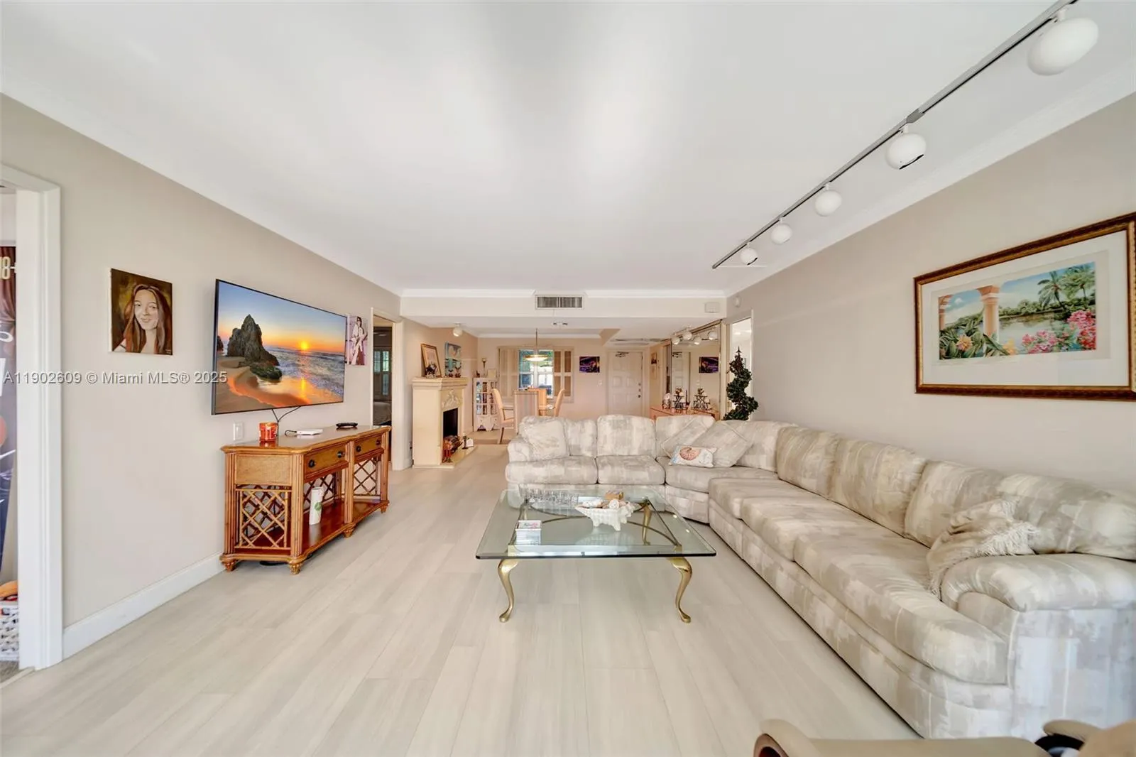 3980 Oaks Clubhouse Dr, #409