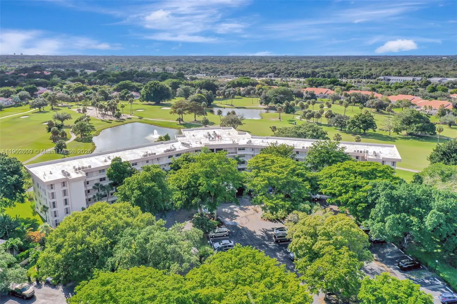 3980 Oaks Clubhouse Dr, #409