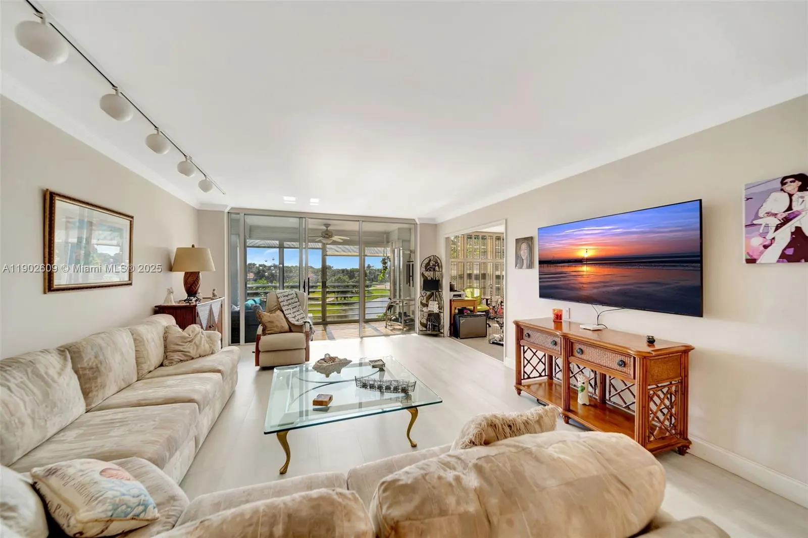 3980 Oaks Clubhouse Dr, #409