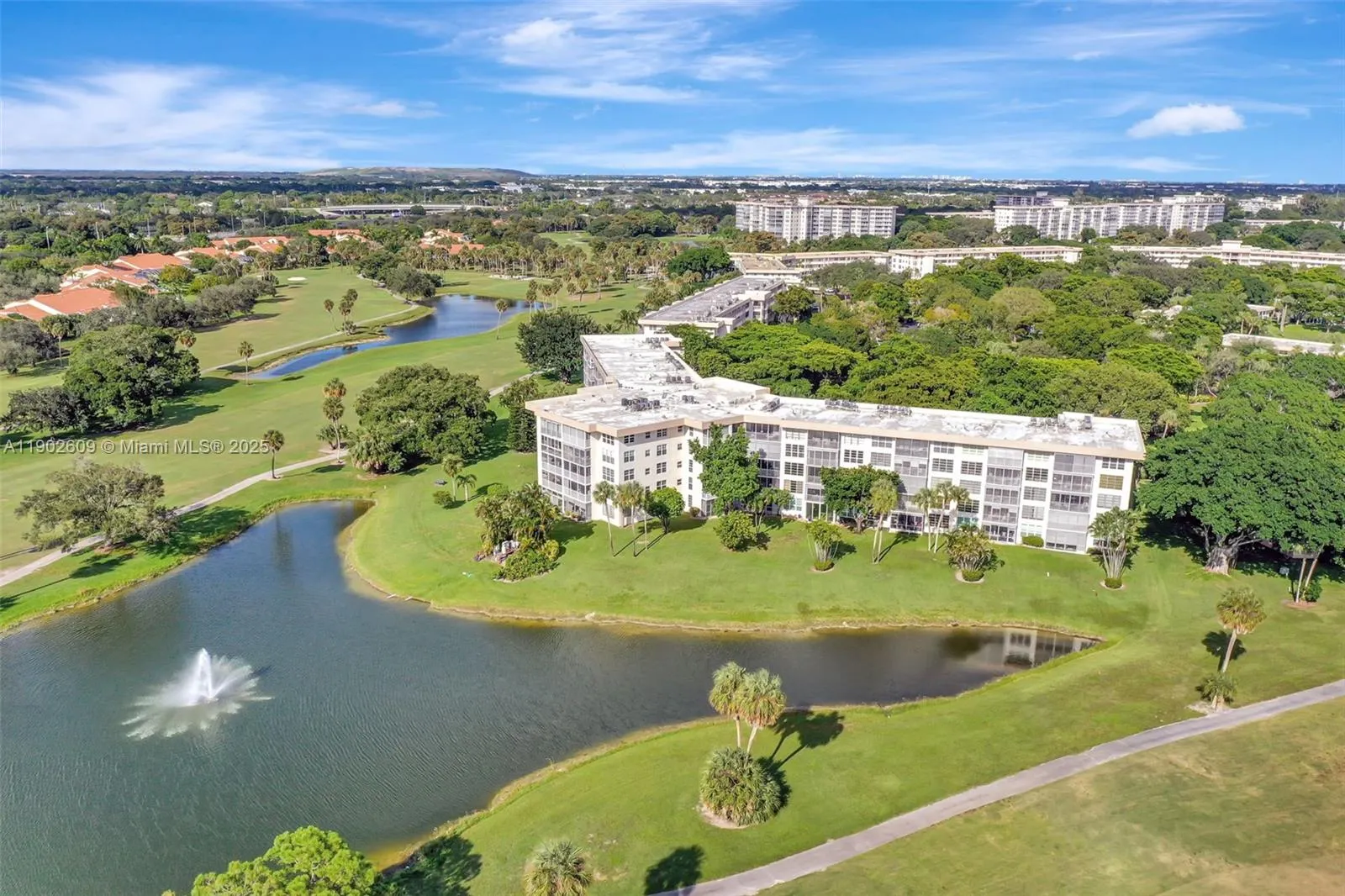 3980 Oaks Clubhouse Dr, #409