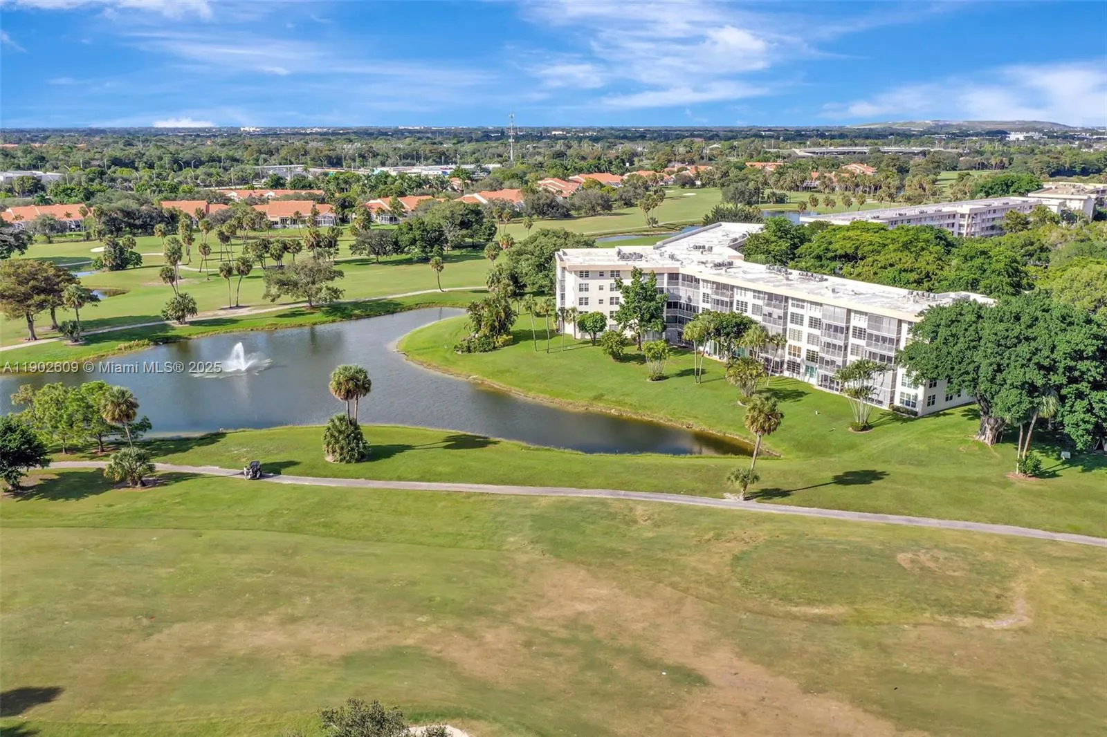 3980 Oaks Clubhouse Dr, #409