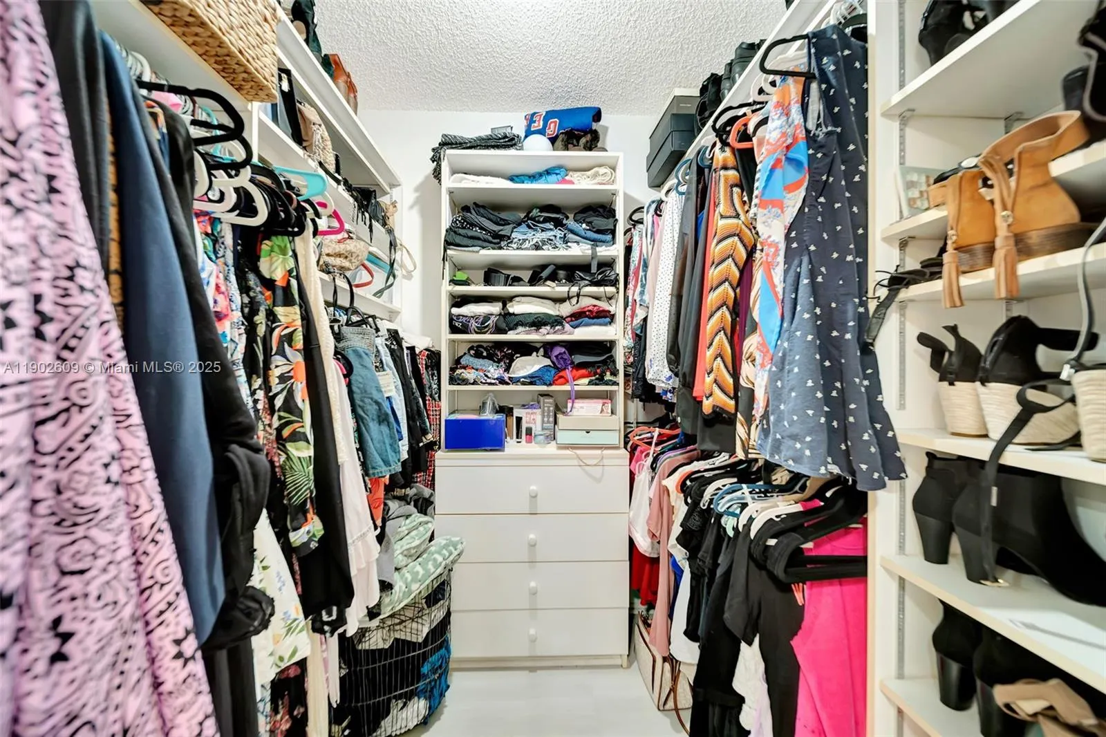 3980 Oaks Clubhouse Dr, #409