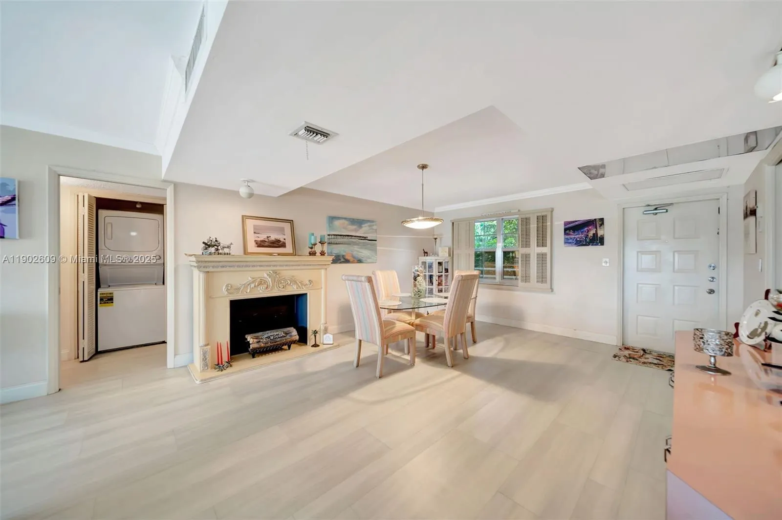 3980 Oaks Clubhouse Dr, #409