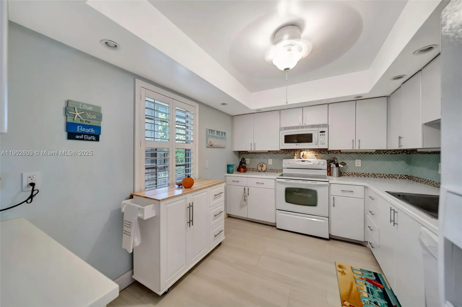 3980 Oaks Clubhouse Dr, #409