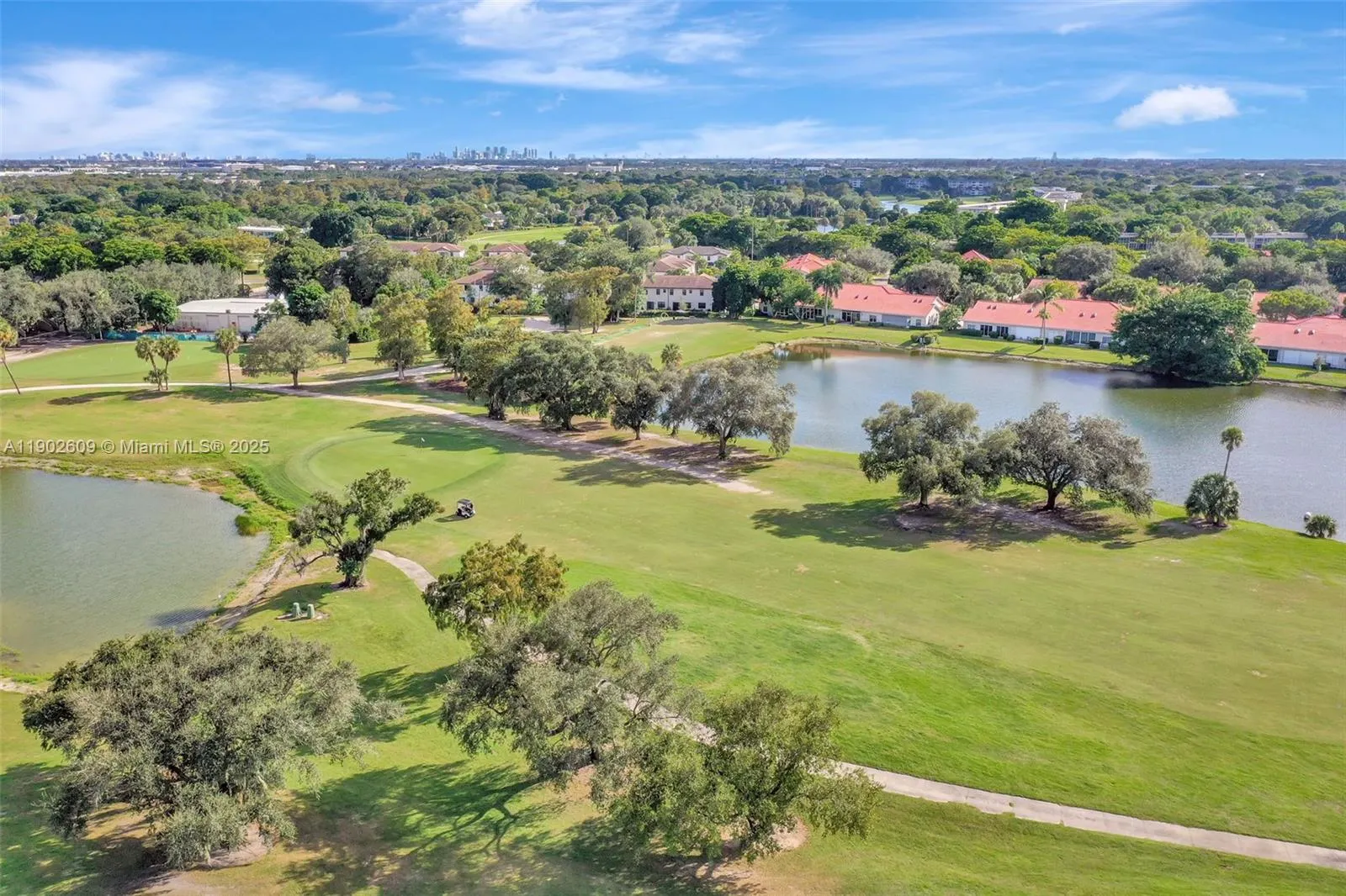 3980 Oaks Clubhouse Dr, #409