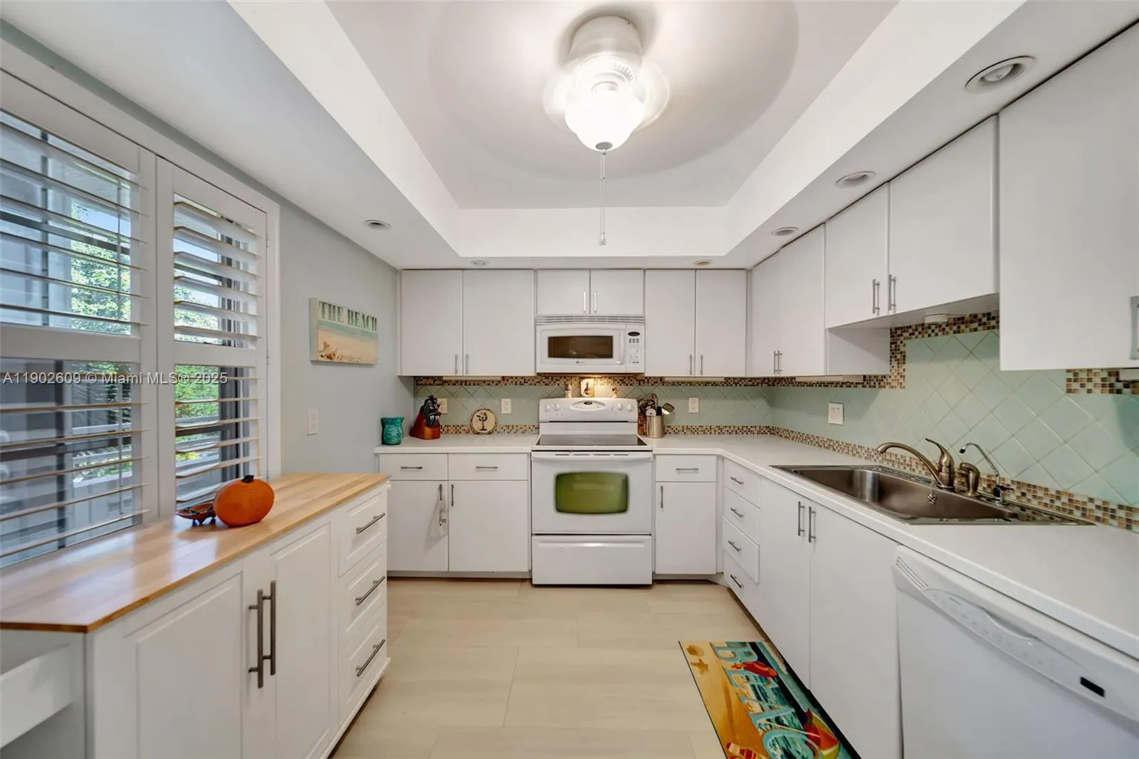 3980 Oaks Clubhouse Dr, #409