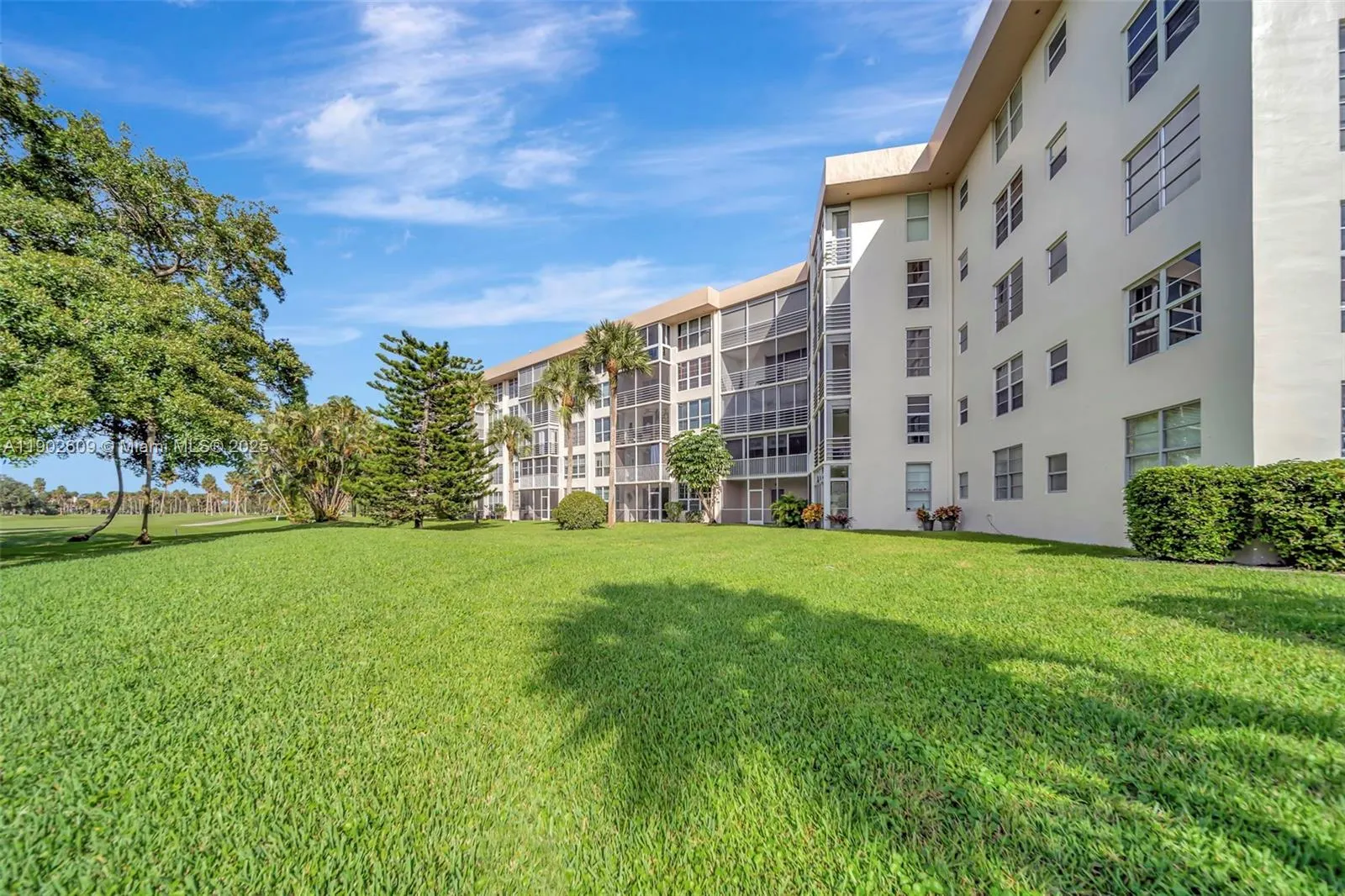 3980 Oaks Clubhouse Dr, #409