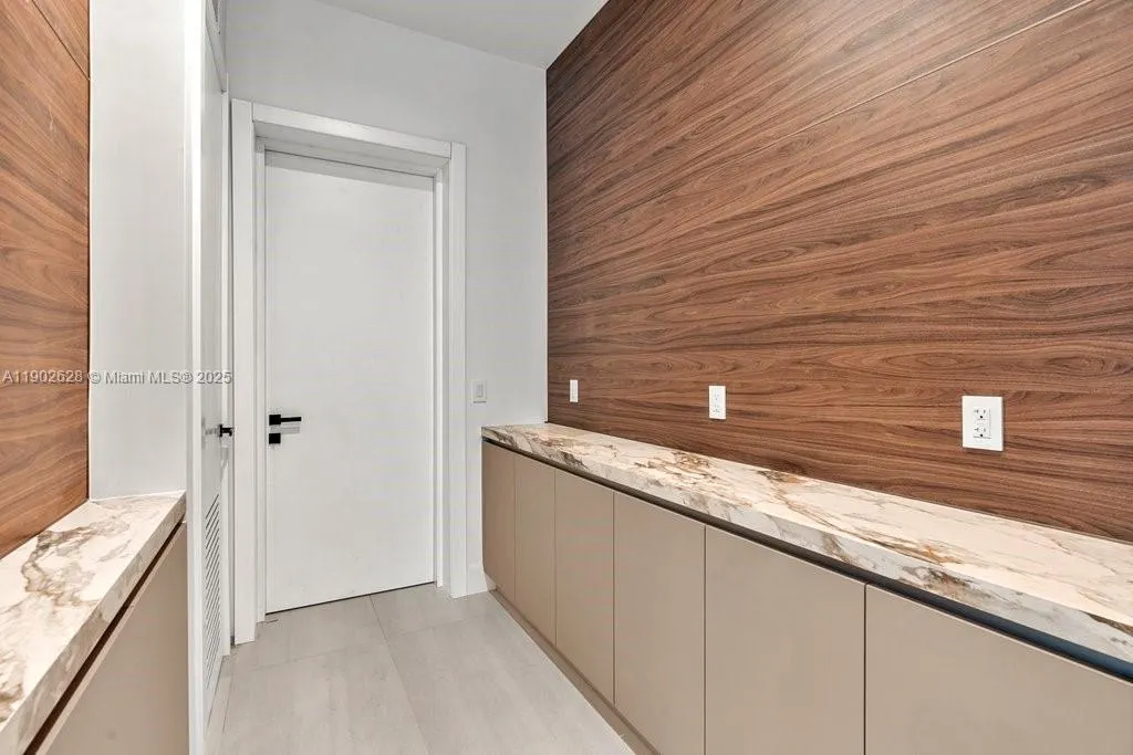 1215 NE 11th Ave, #B