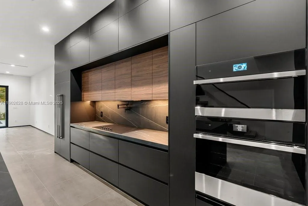 1215 NE 11th Ave, #B