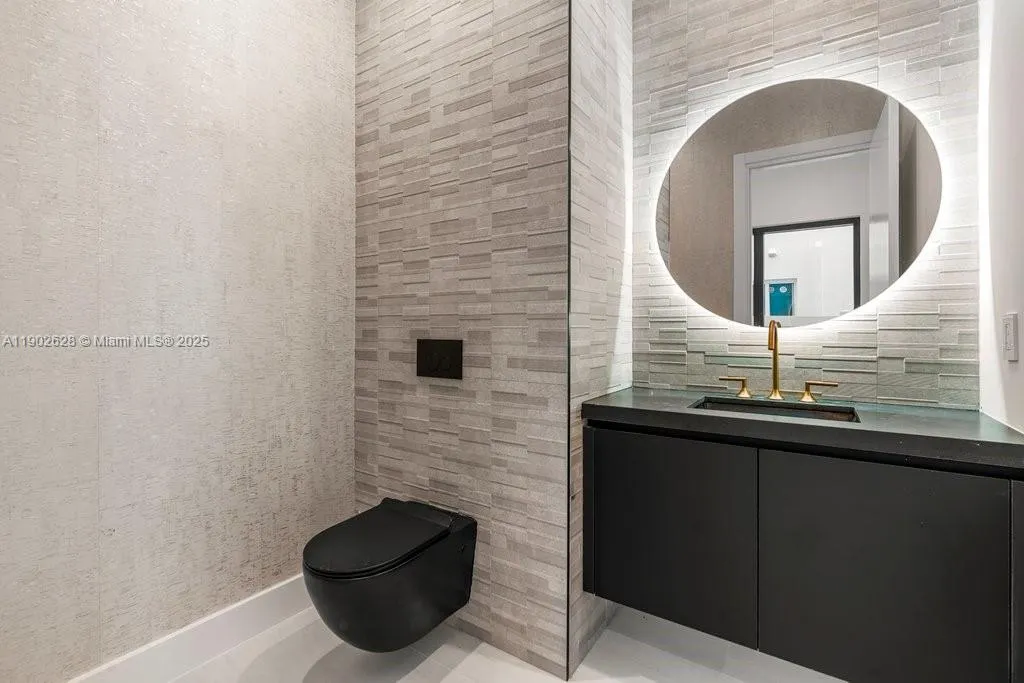 1215 NE 11th Ave, #B