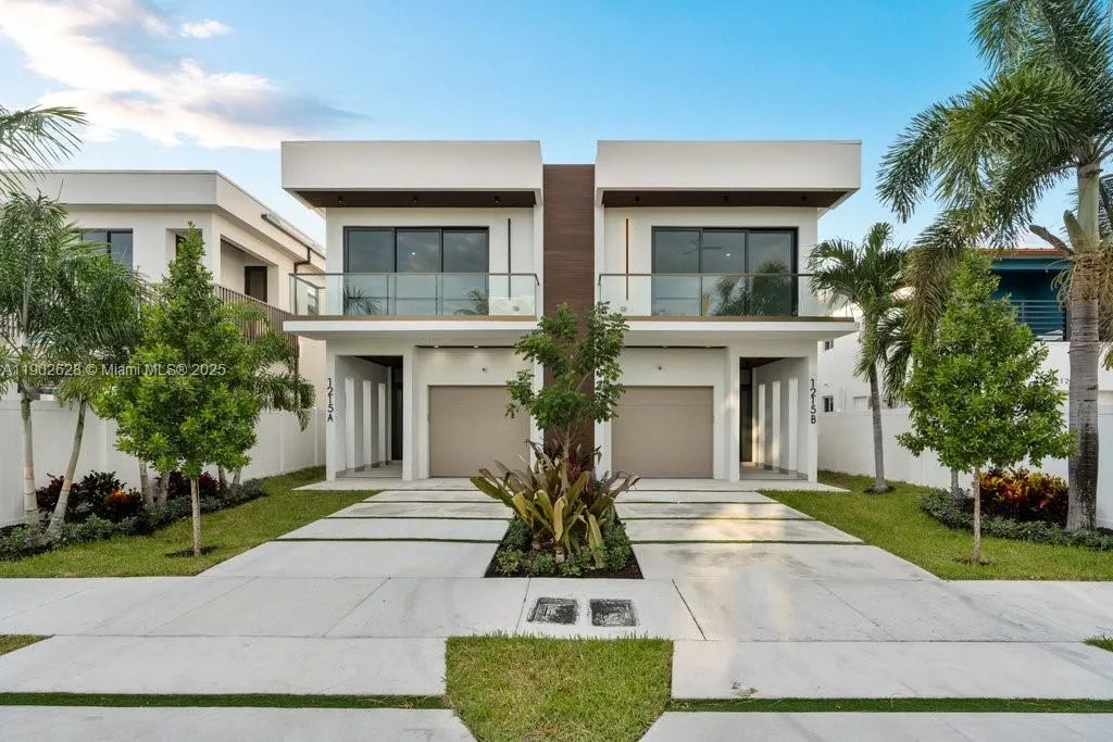 1215 NE 11th Ave, #B