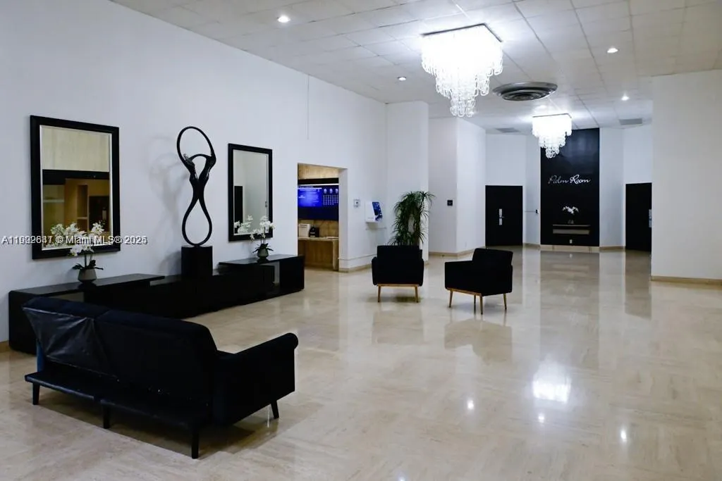 500 Three Islands Blvd, #908