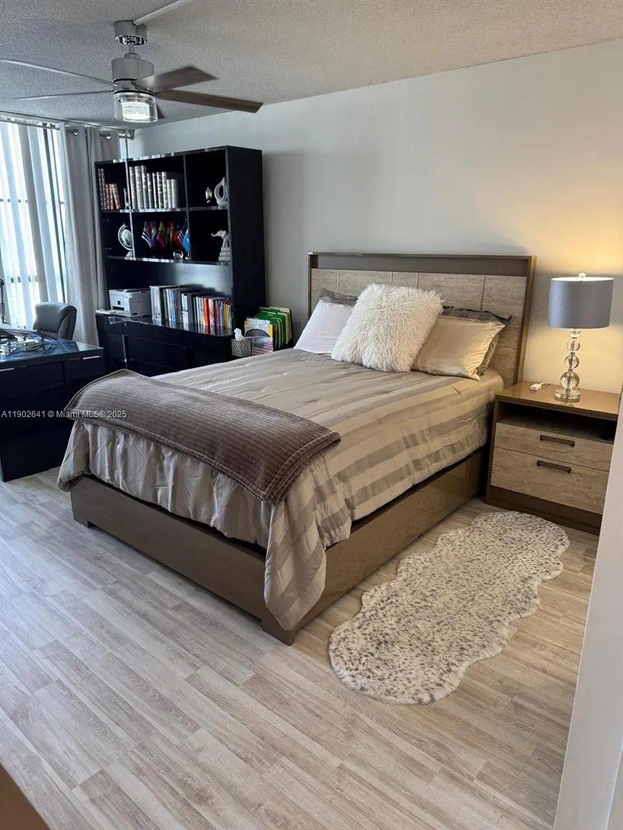 500 Three Islands Blvd, #908