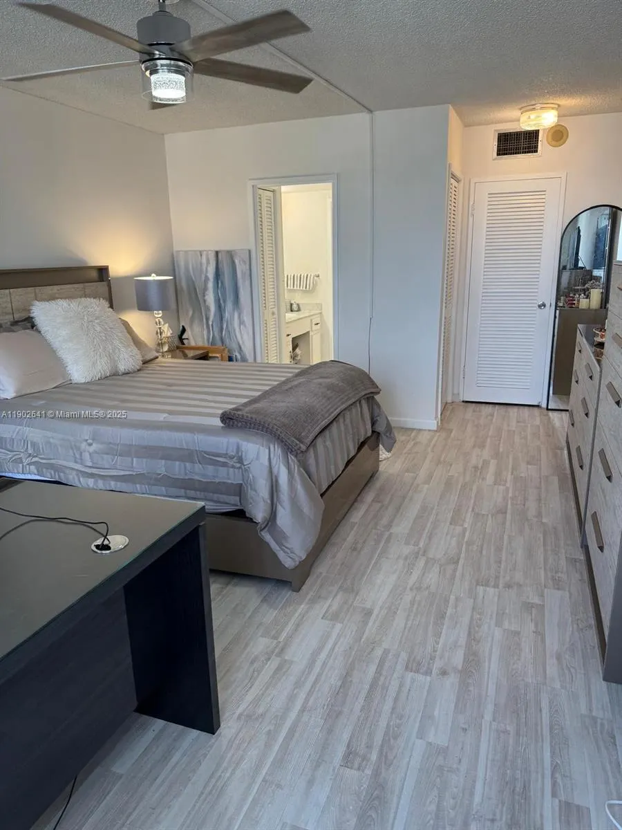 500 Three Islands Blvd, #908