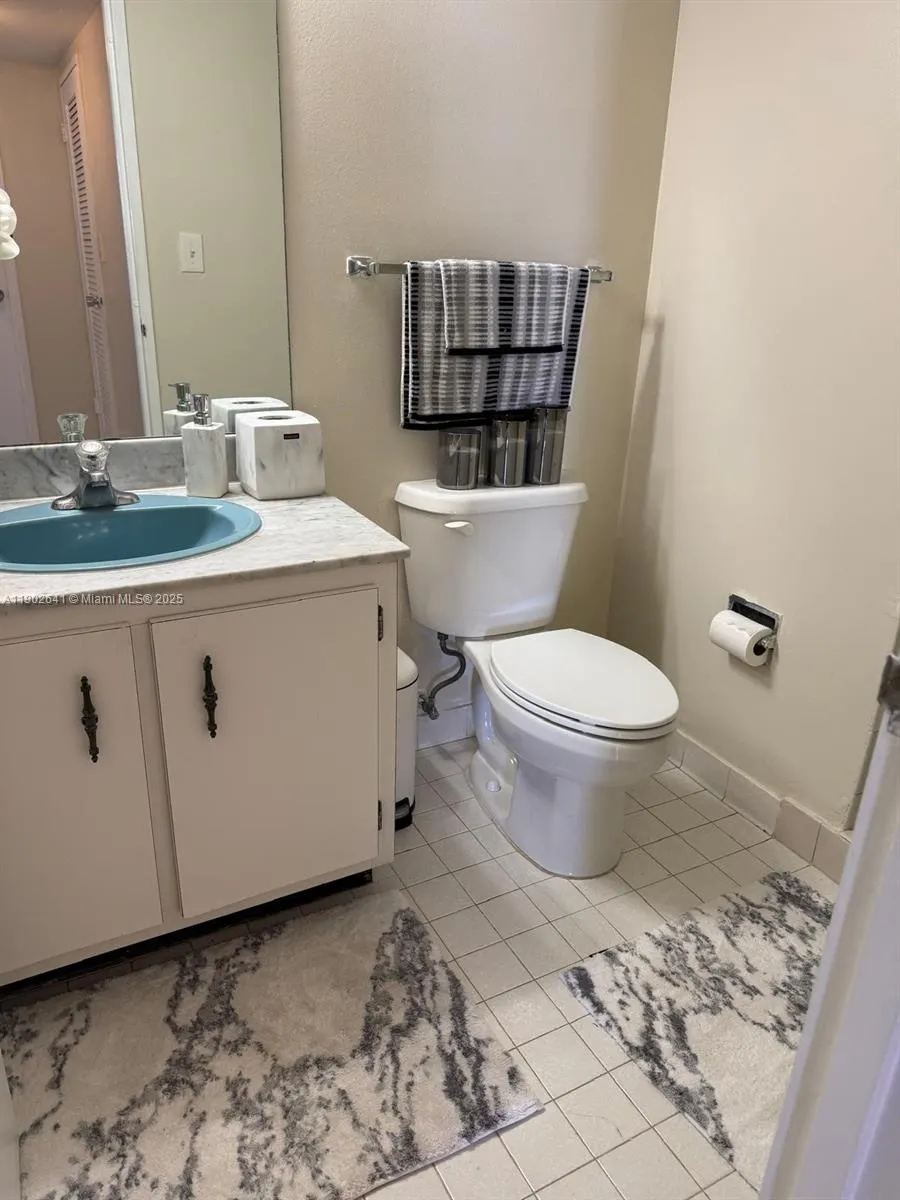 500 Three Islands Blvd, #908