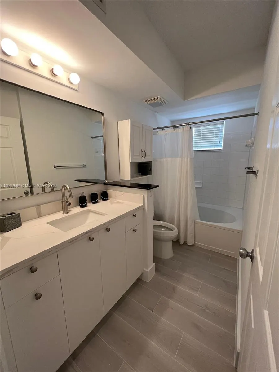 17100 N Bay Rd, #1415