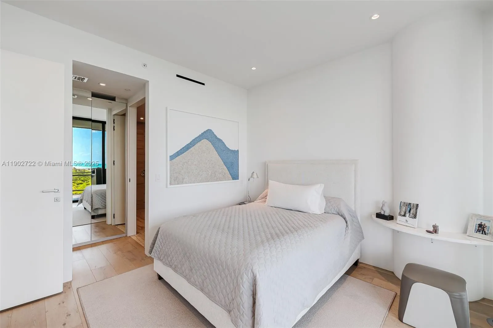 8701 Collins Ave, #904