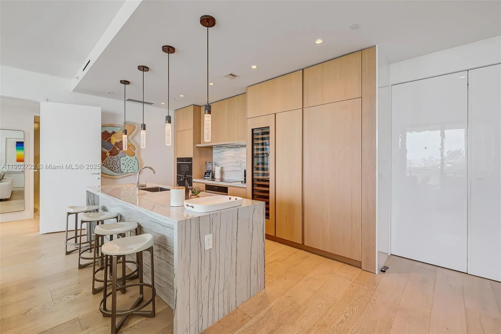 8701 Collins Ave, #904