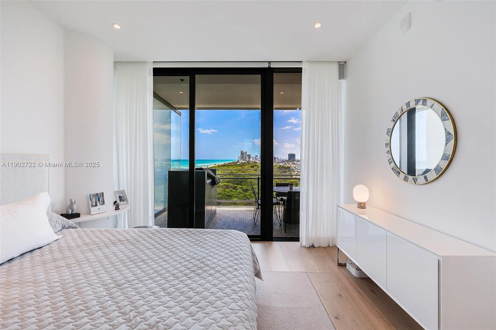 8701 Collins Ave, #904