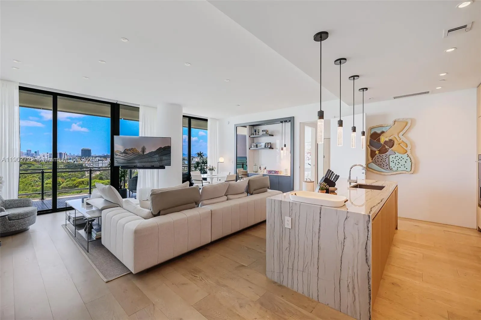 8701 Collins Ave, #904