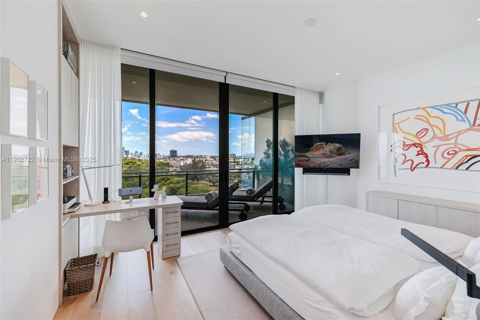 8701 Collins Ave, #904